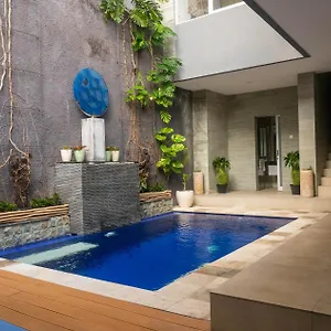 Lestari , Legian (Bali) Indonesia